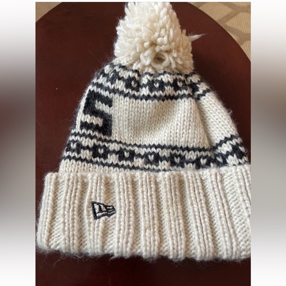 LA Kings Kids Knit Beanie - Black and Cream Women - Picture 2 of 5